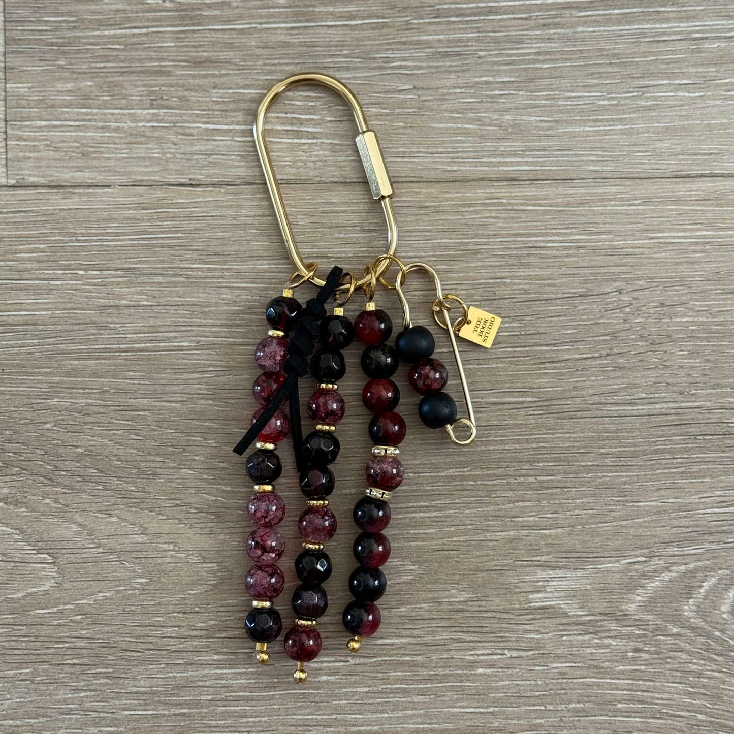 Carry Charm | Noir + Bordeaux